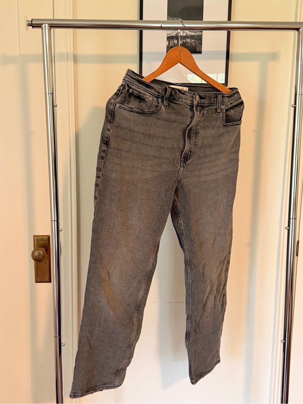 Abercrombie & Fitch Straight Jeans in Washed Gray